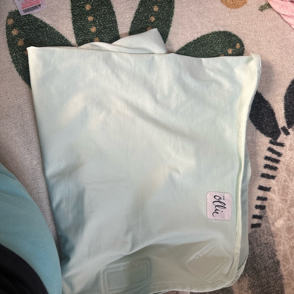 Ollie Baby Swaddle in Light Green
